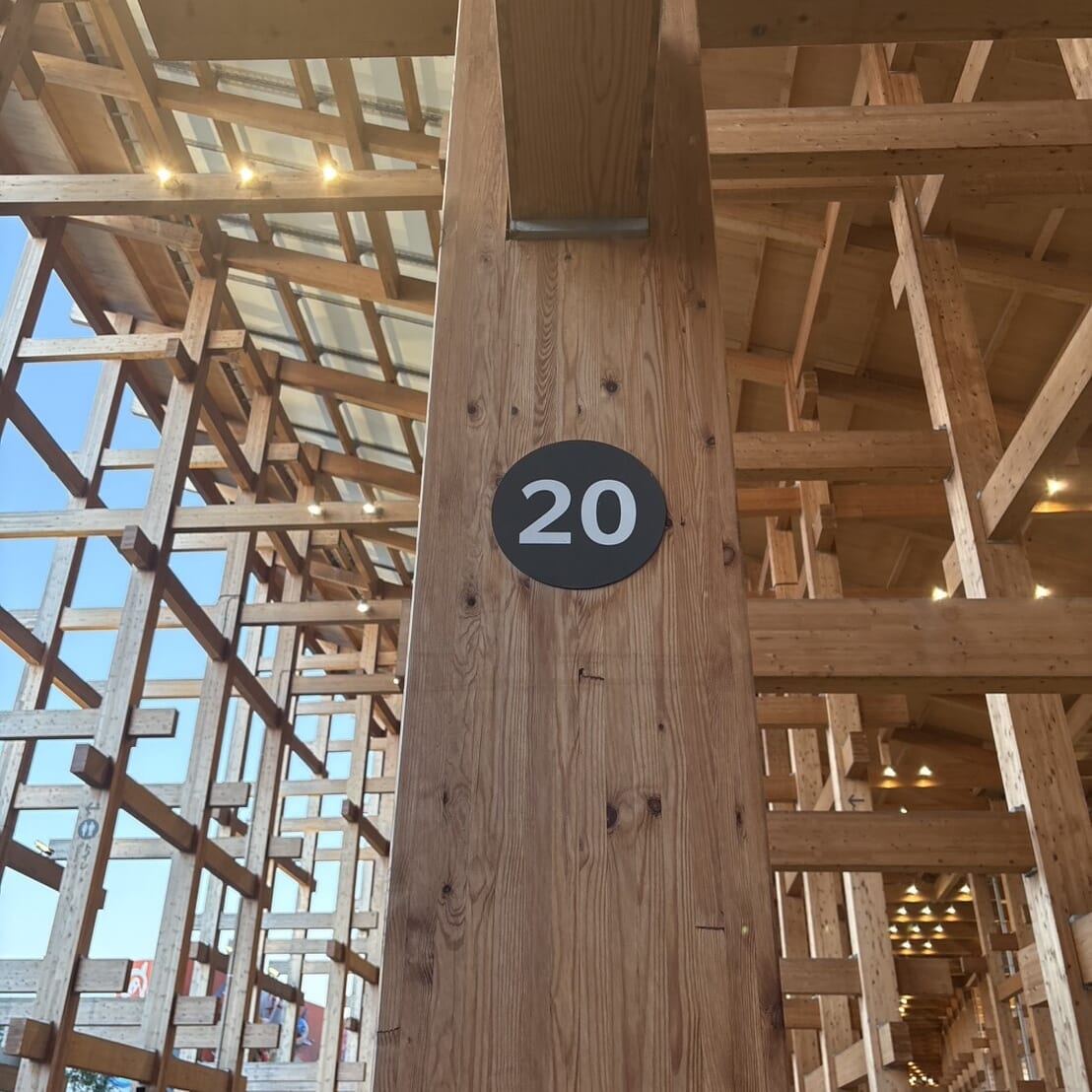 大屋根リングの柱