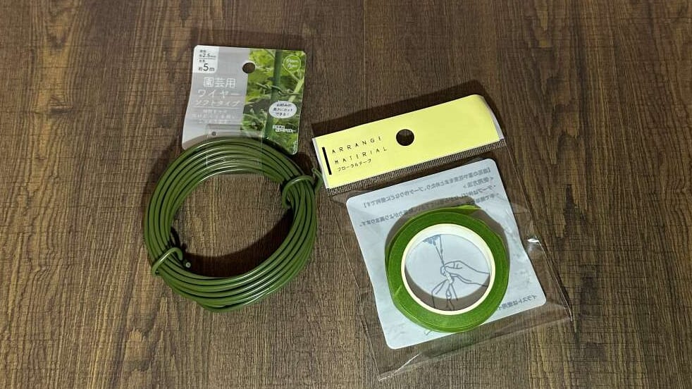 ワイヤーとテープ
