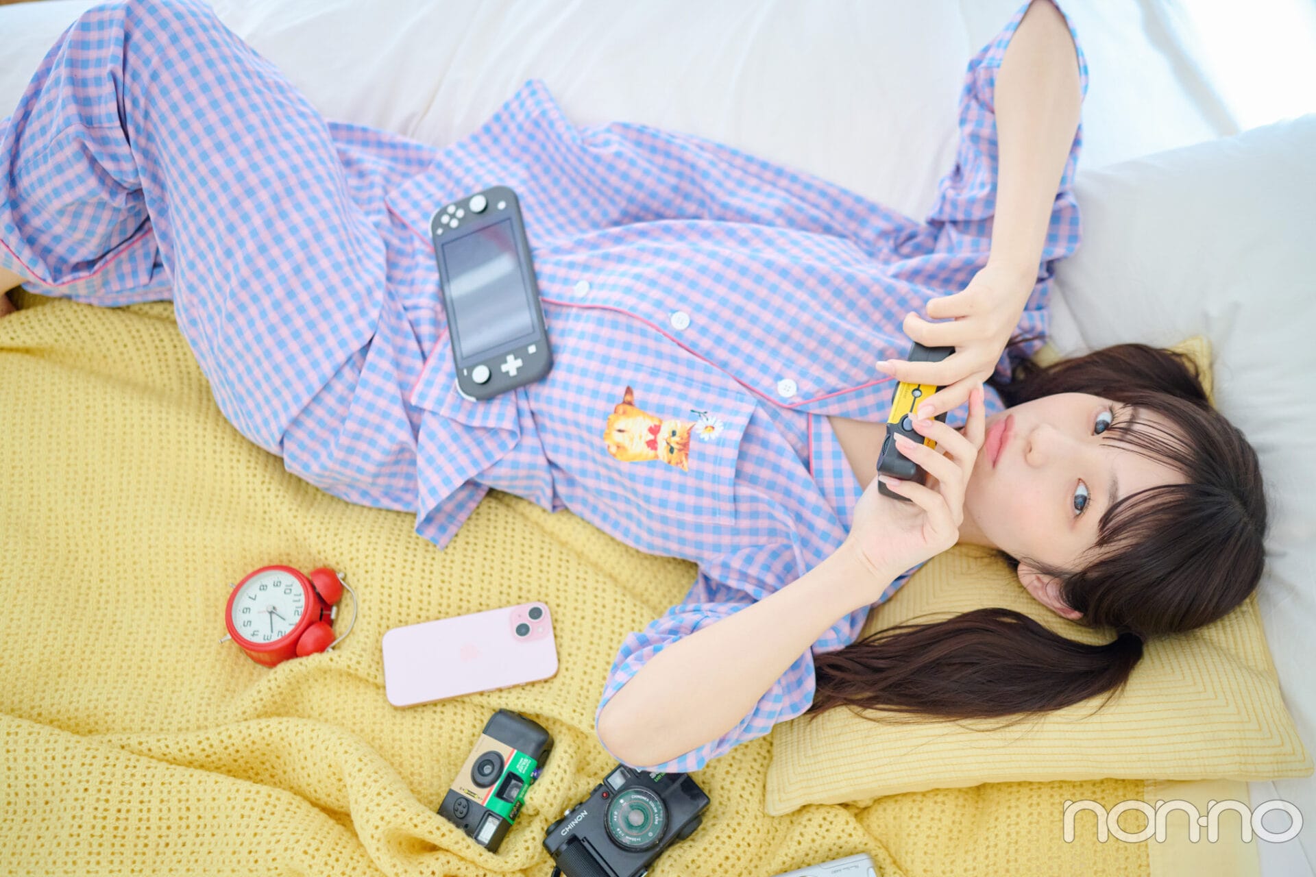 菊地姫奈の夏の肌見せルームウェア映えルームウェアのギンガムチェックパジャマ