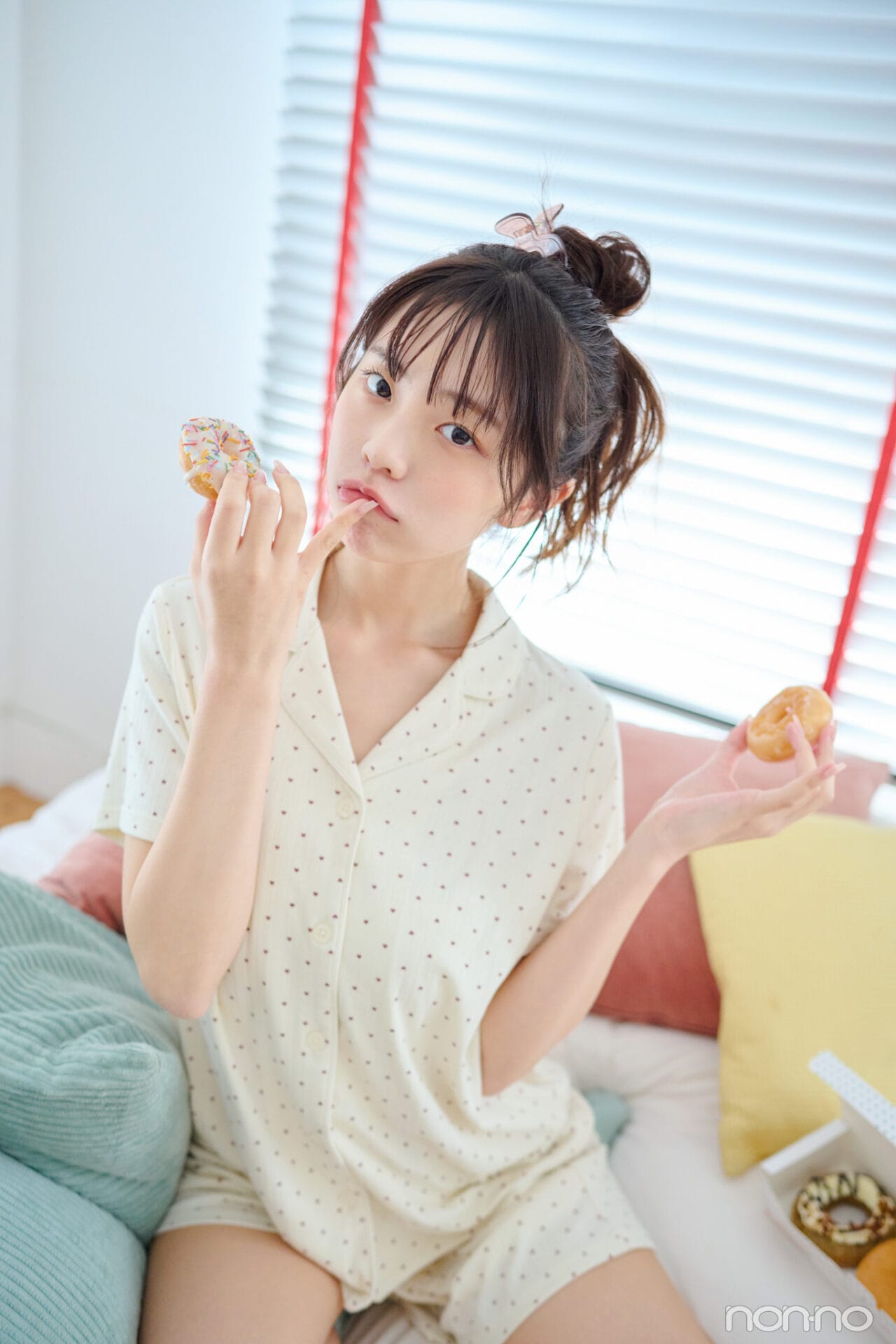 菊地姫奈の夏の肌見せルームウェア映えルームウェアのハート柄パジャマ