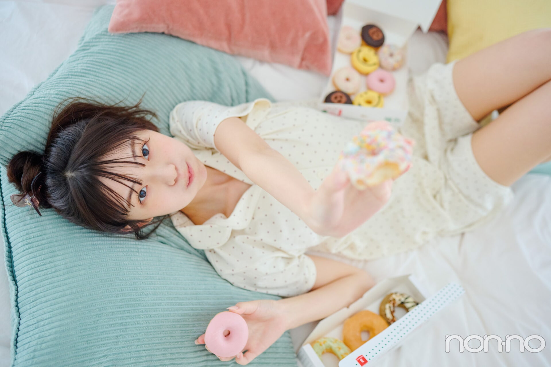 菊地姫奈の夏の肌見せルームウェア映えルームウェアのハート柄パジャマのアザーカット