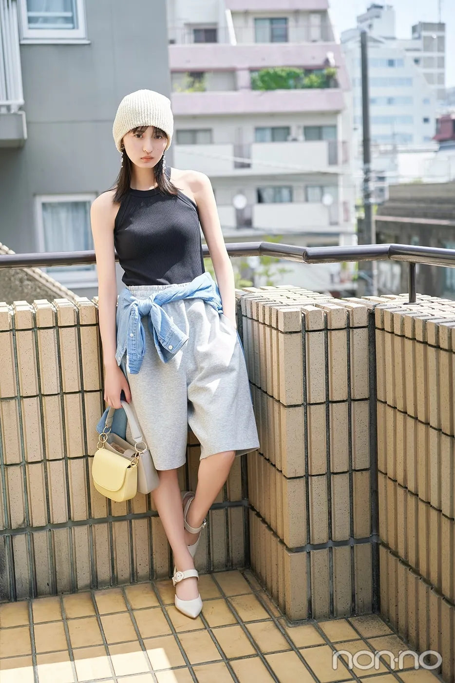 遠藤さくらが着こなす大学生の一週間コーデ 木曜日のスウエットハーフパンツコーデ