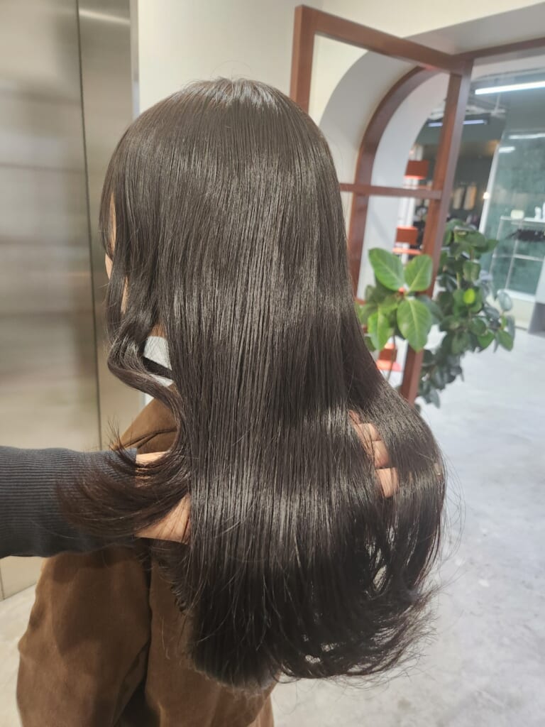 ヘアカラー オリーブグレージュ 後ろ