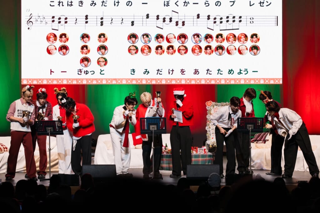 ハンドベルに挑戦するINI