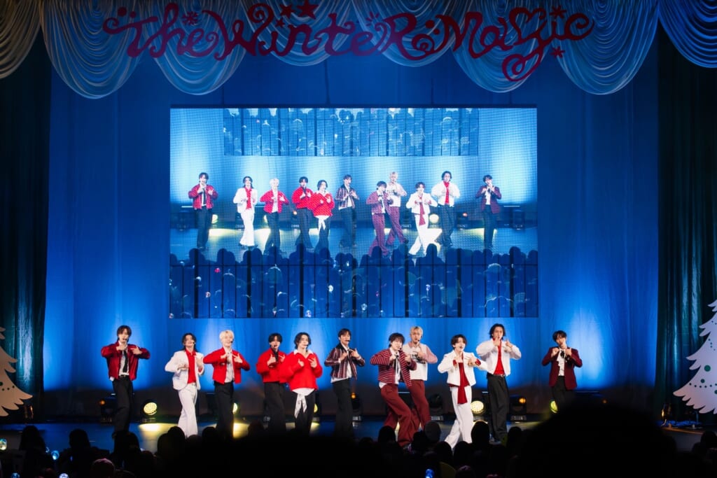 パフォーマンスをするINI