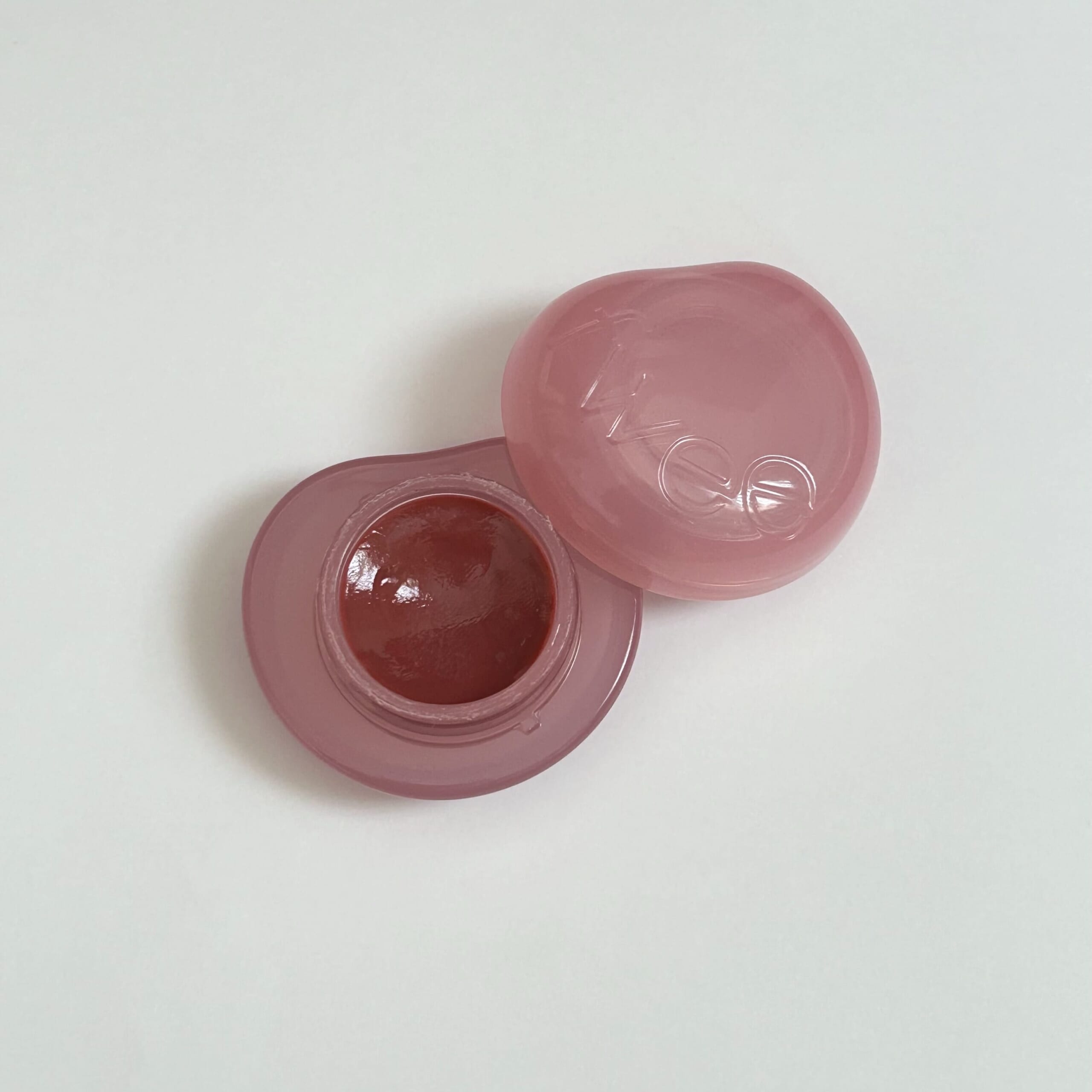 リップアンドチーク　蓋が空いている状態の写真