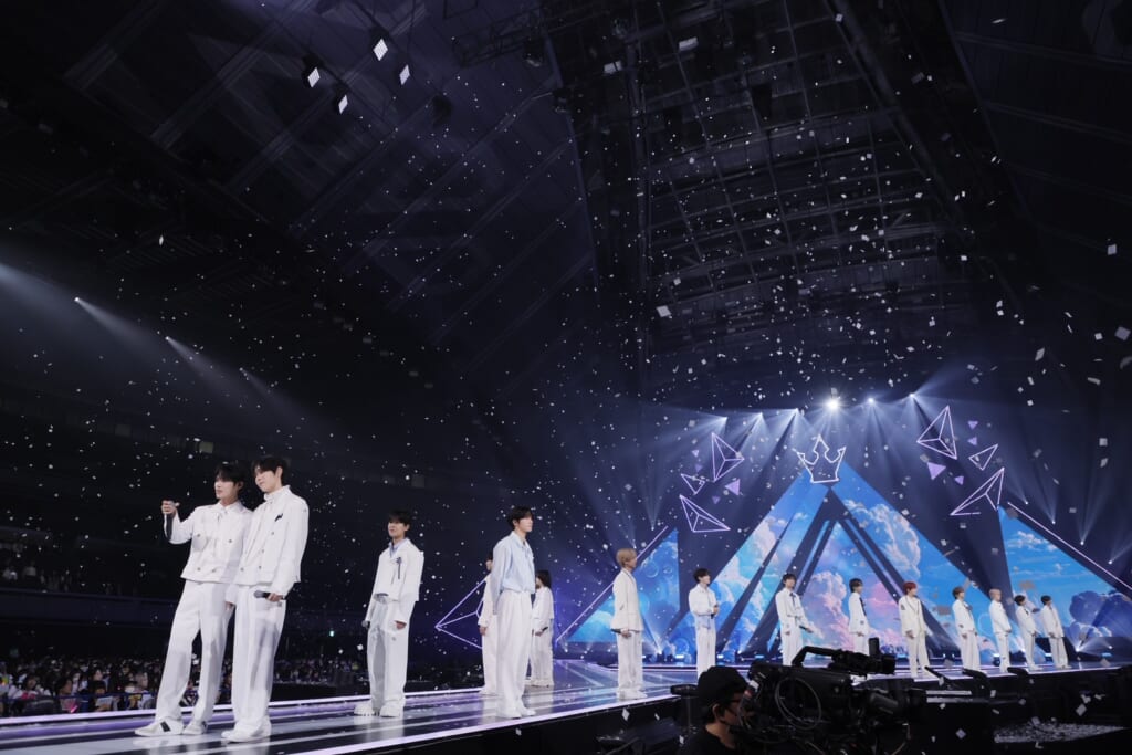 「Run Again」を披露するPRODUCE101JAPAN新世界練習生