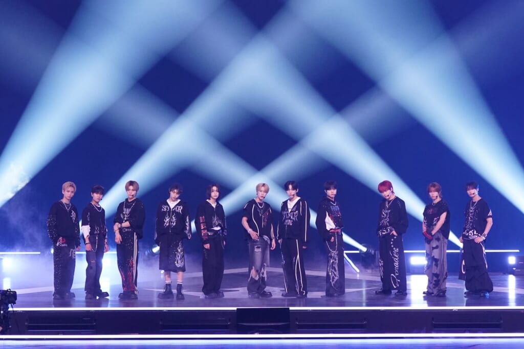 「BORN TO BE」を披露するPRODUCE101JAPAN新世界練習生