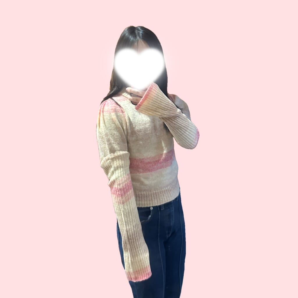 オレンジニット着用