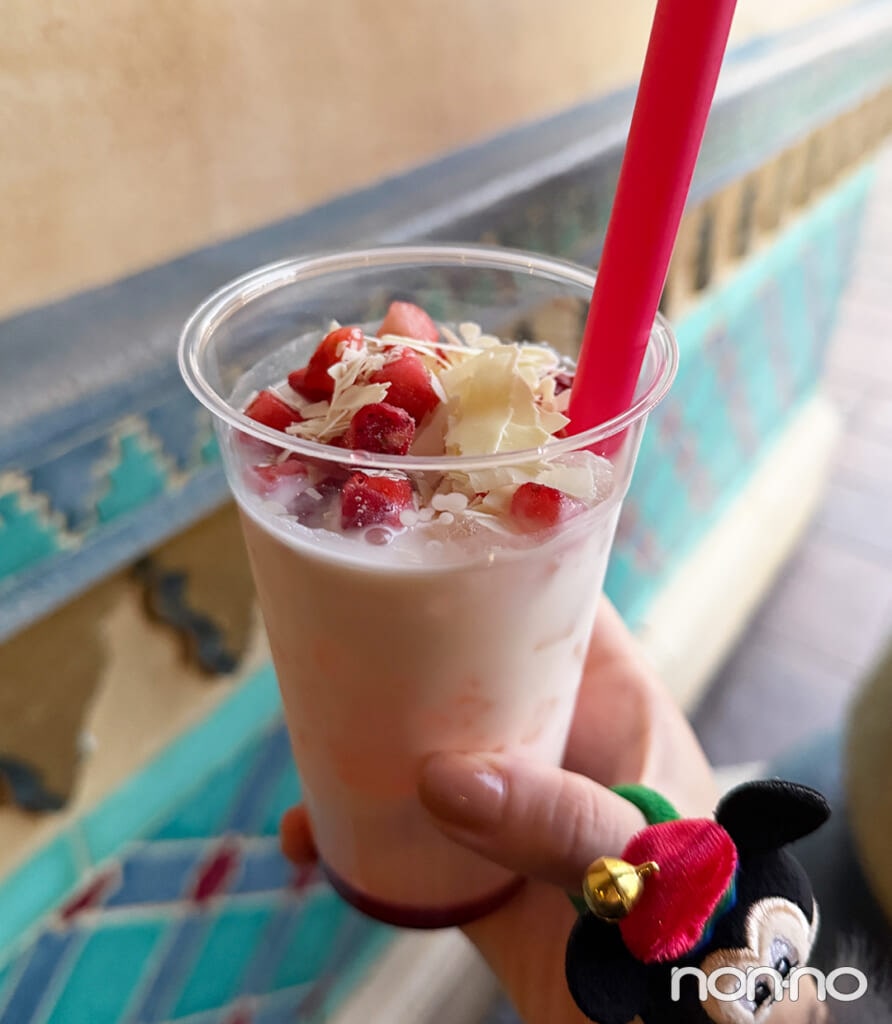 スペシャルラッシー（ストロベリー＆ホワイトチョコレート）／￥700