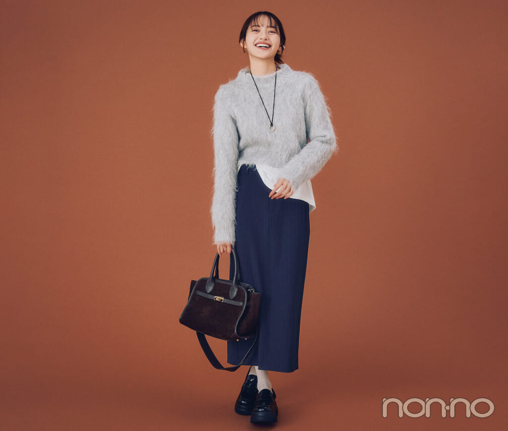 リリー ブラウンのラメシャギーニットプルオーバー着回しコーデ2