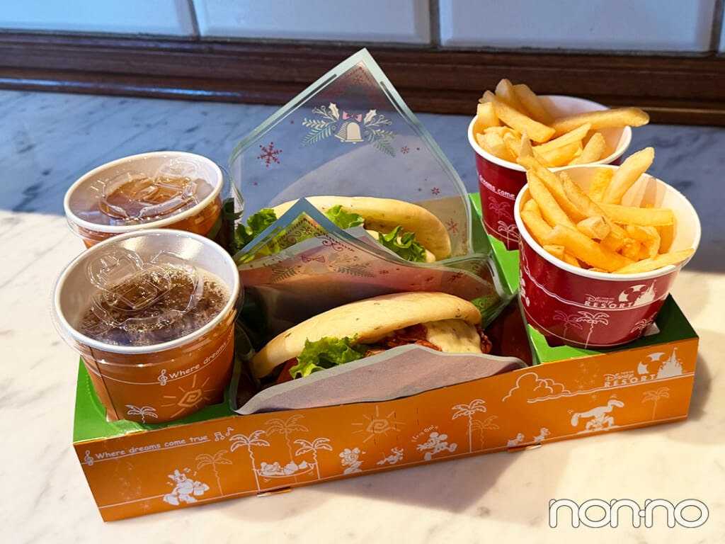 ローストビーフやトリュフ香るマッシュポテトのサンドウィッチとフレンチフライポテト、ソフトバンクのセット