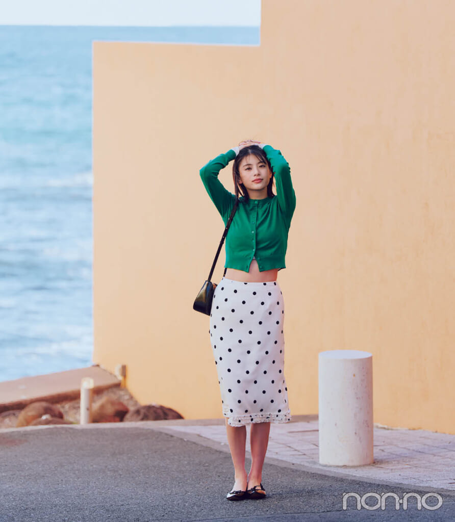 出口夏希の春マリンコーデ:ドット柄