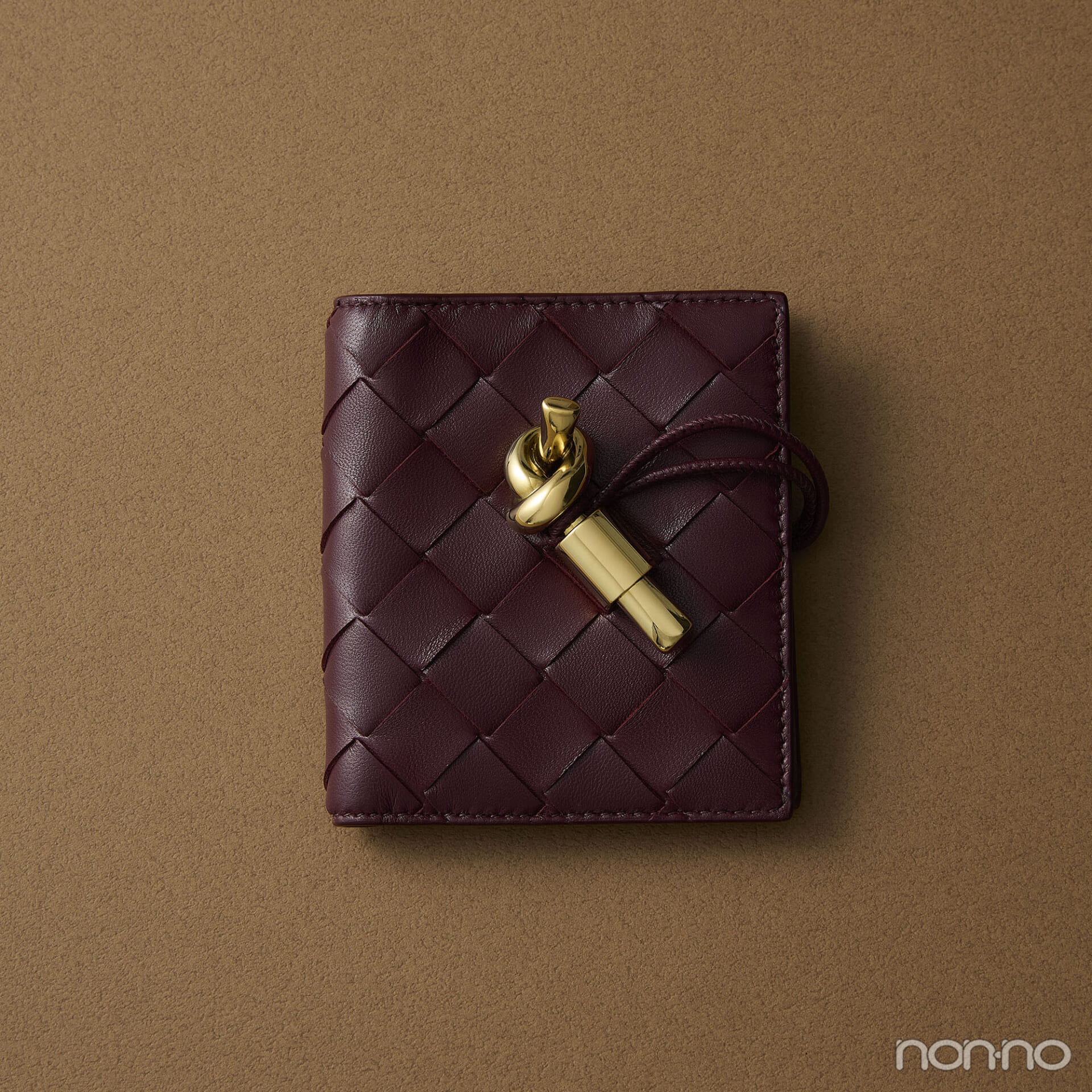 2026年開運財布ボッテガ・ヴェネタの新作「アンディアーモ フラップ カードケース」ボルドー