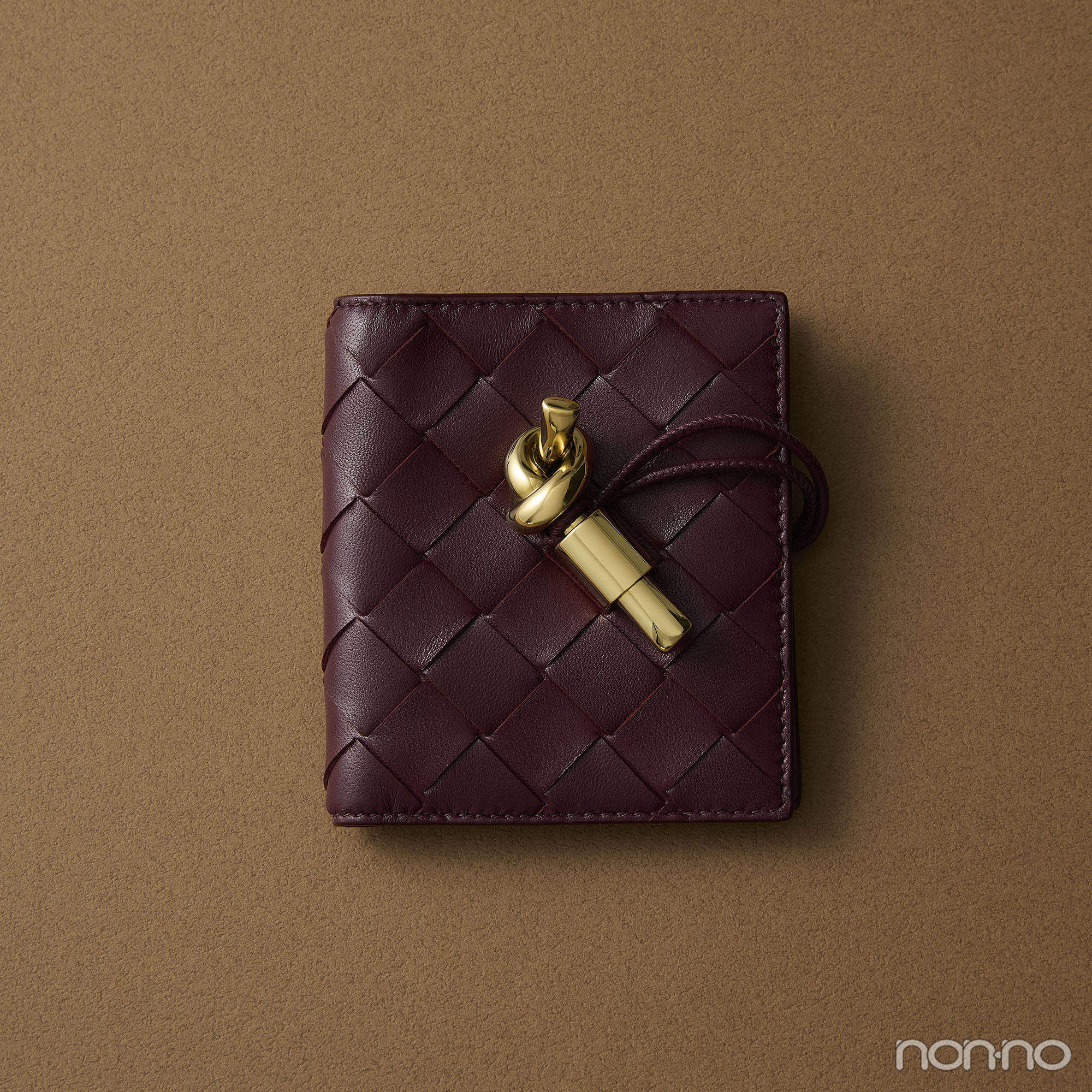 ボッテガ・ヴェネタのアンディアーモ フラップ カードケース