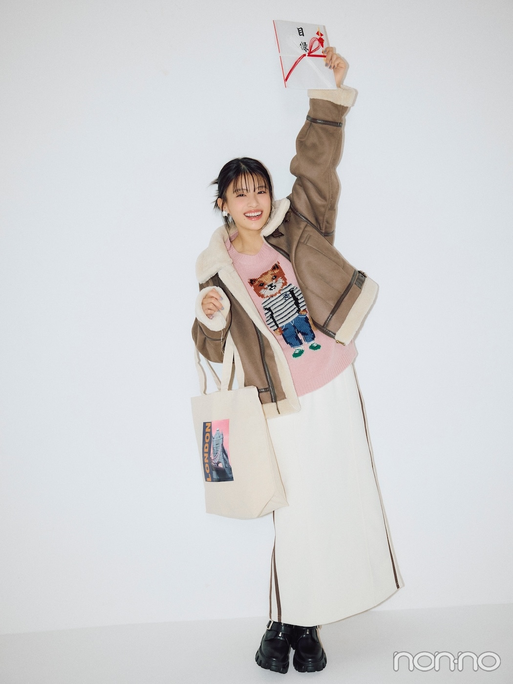 【ディズニーコーデ】ロングスカート×ムートン調アウター×厚底シューズ