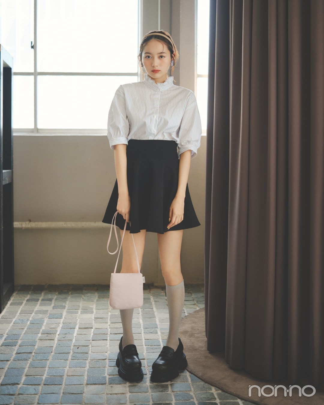 フレアミニを着た加藤栞