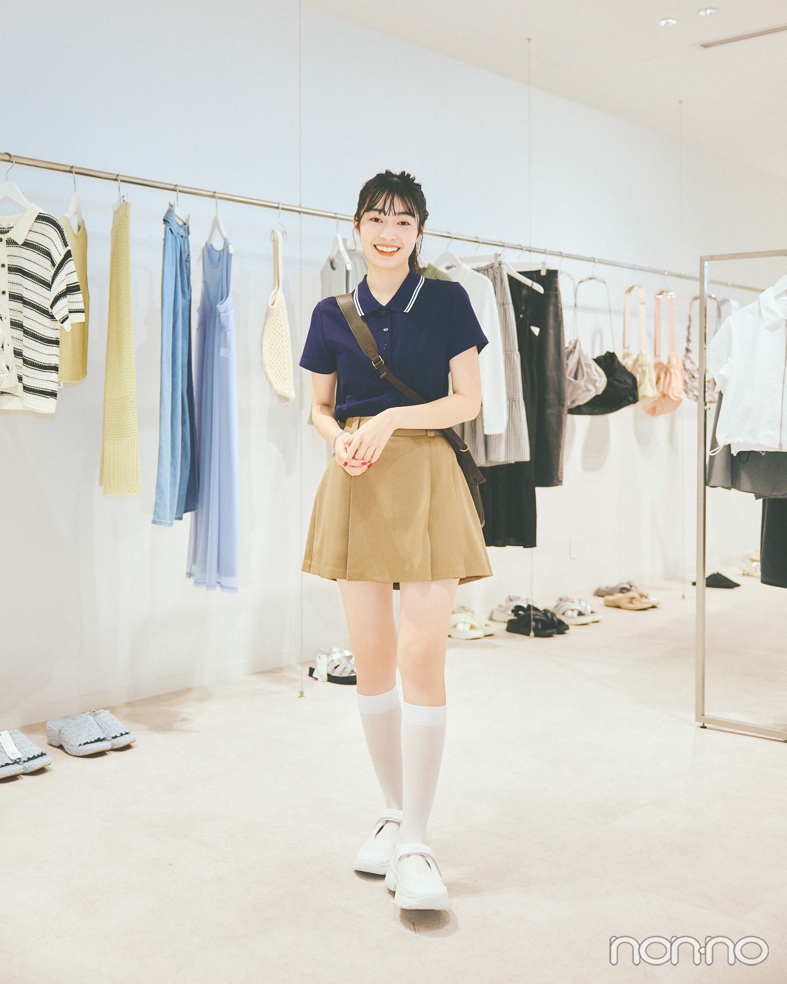 サイドプリーツスコートを着た田中海凪さん(骨格ウェーブ)