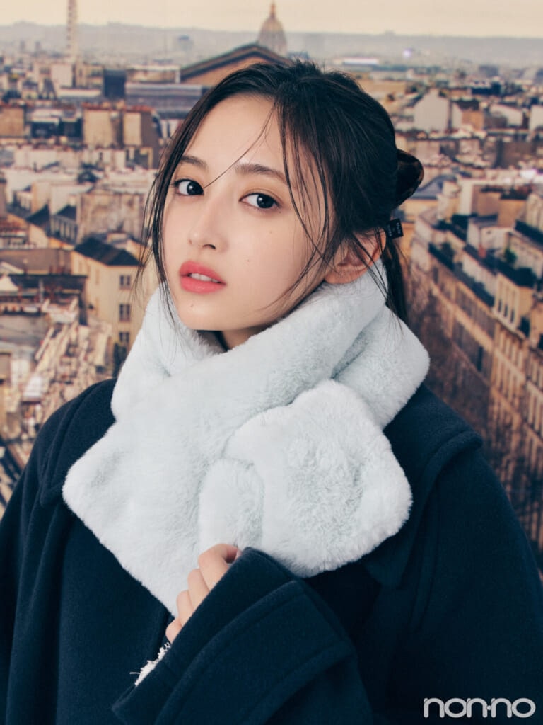 井上和・NEOパリジェンヌなミントグリーンのファーティペット正面