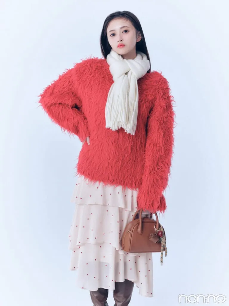 井上和の大学生1週間コーデ、火曜日のカラーニットスタイル