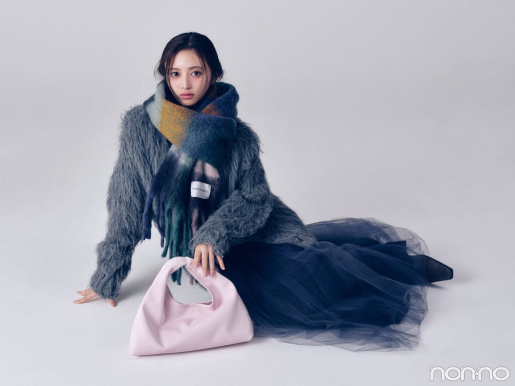 井上和・大人シックなブロックチェックマフラー全身