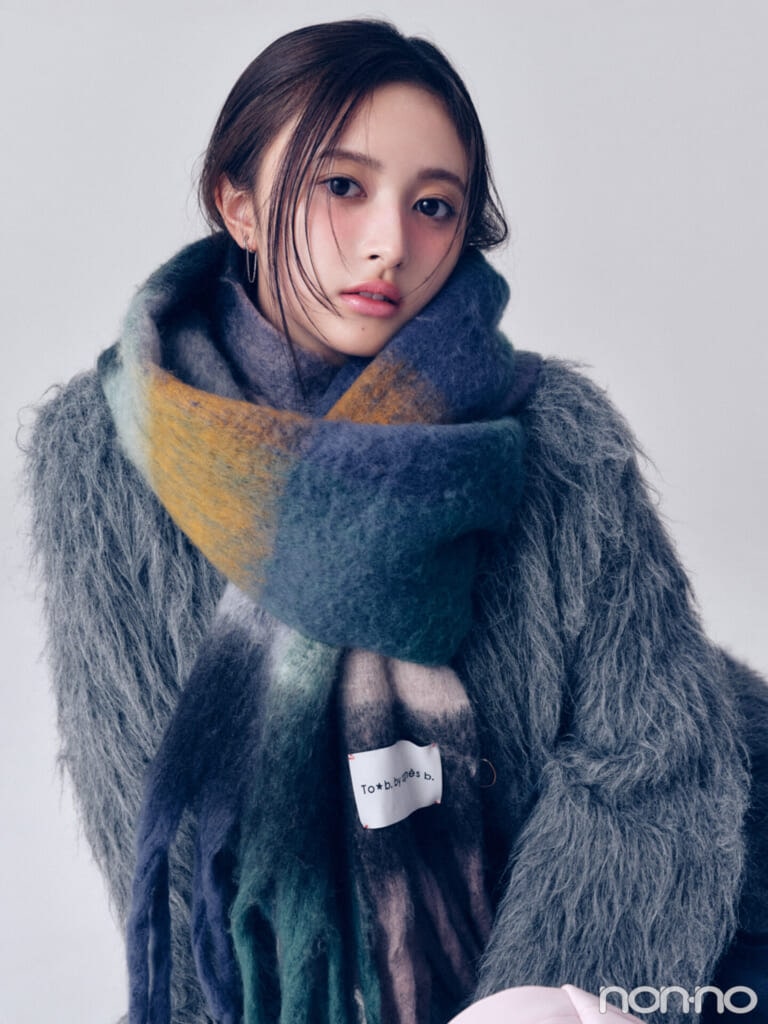 井上和の大人シックなチェックマフラー・顔周り