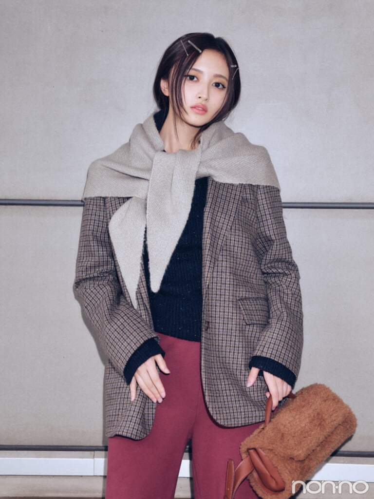 井上和のトライアングルマフラー・上半身