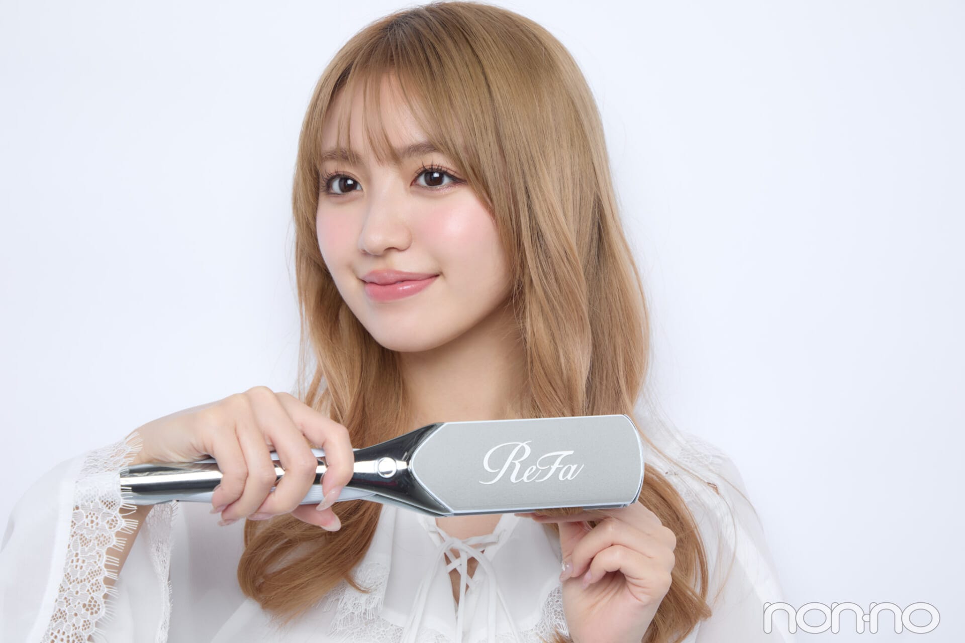 毛先を外はねにする香音