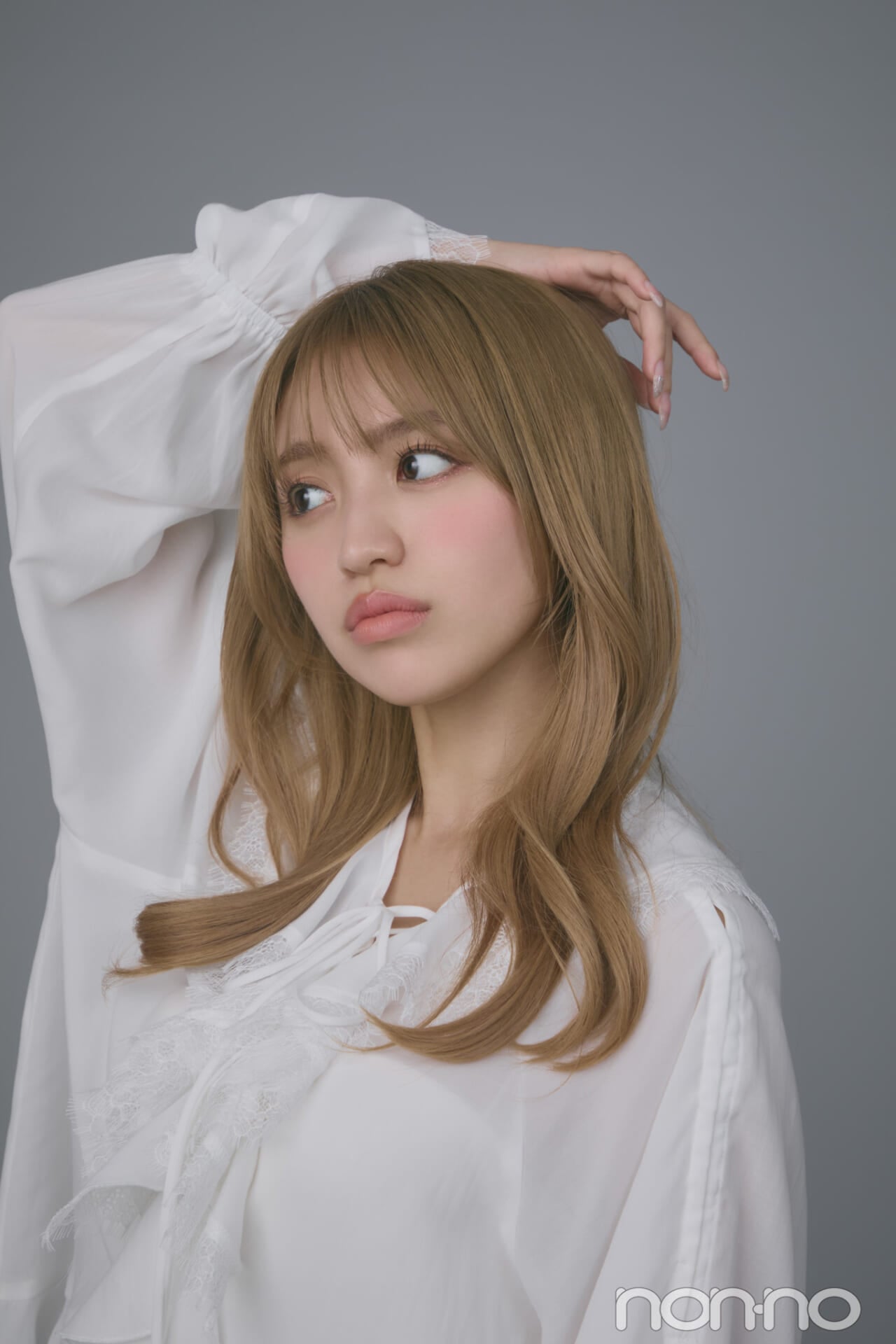 韓国っぽくびれ巻きの横顔