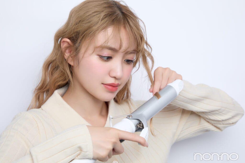 1のすぐ上を内側に巻く香音