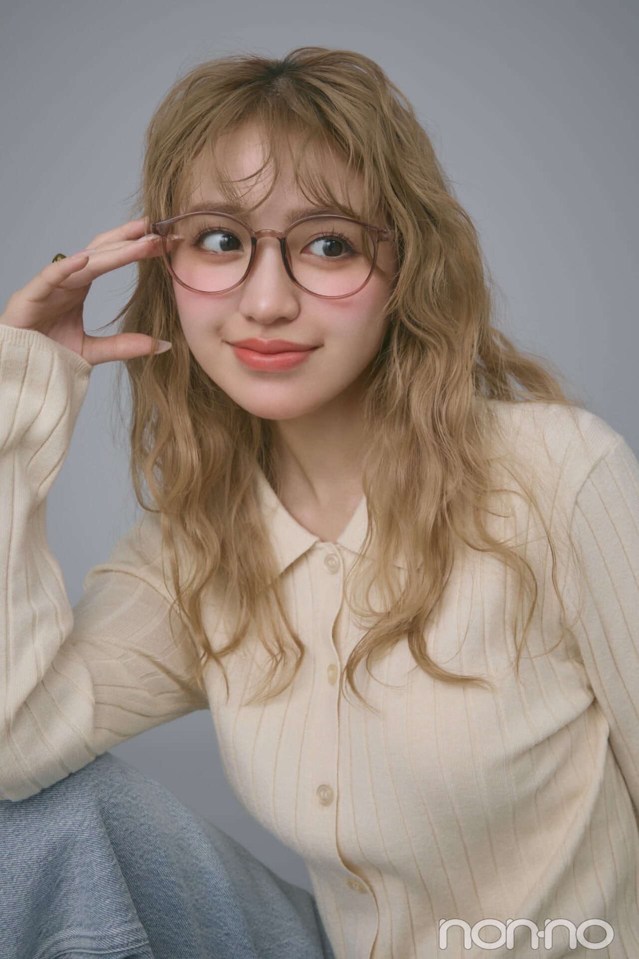 32mmのヘアアイロンで作るスタイリッシュなウェーブ巻き