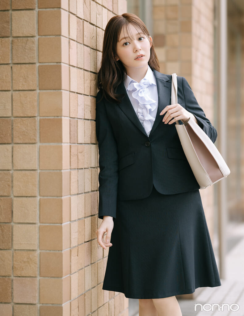 久間田琳加 洋服の青山 ネイビーのフレアスカート×ラッフルフリルで無敵の愛らしさ♡