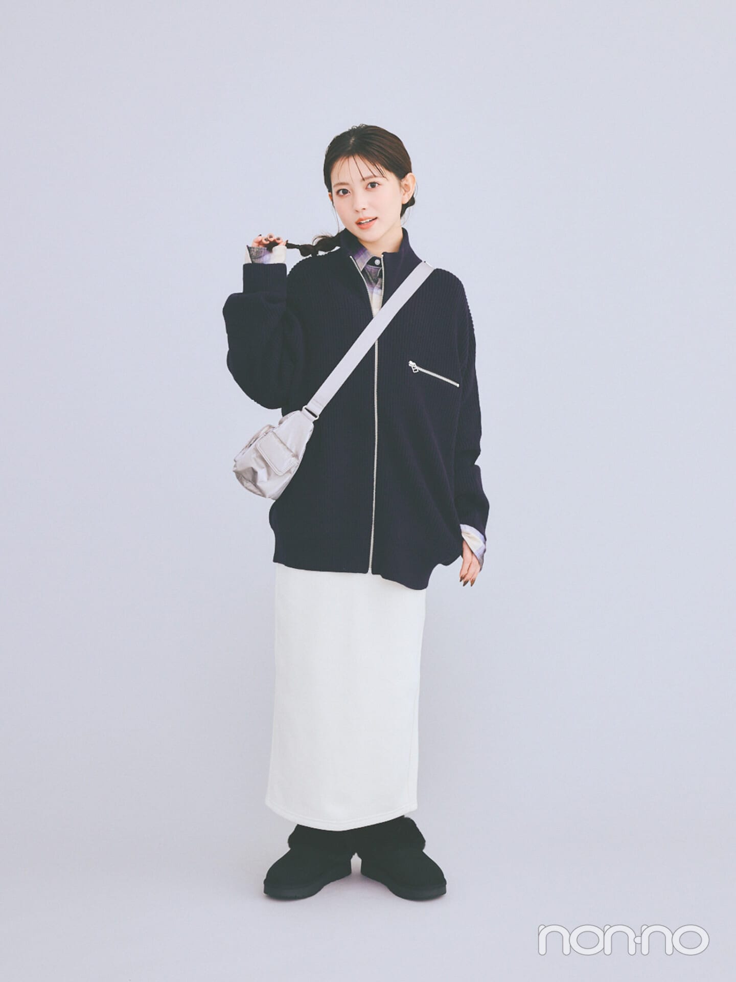 ヘビーウェイトスウェットナロースカートを着用したせきぐちりささん