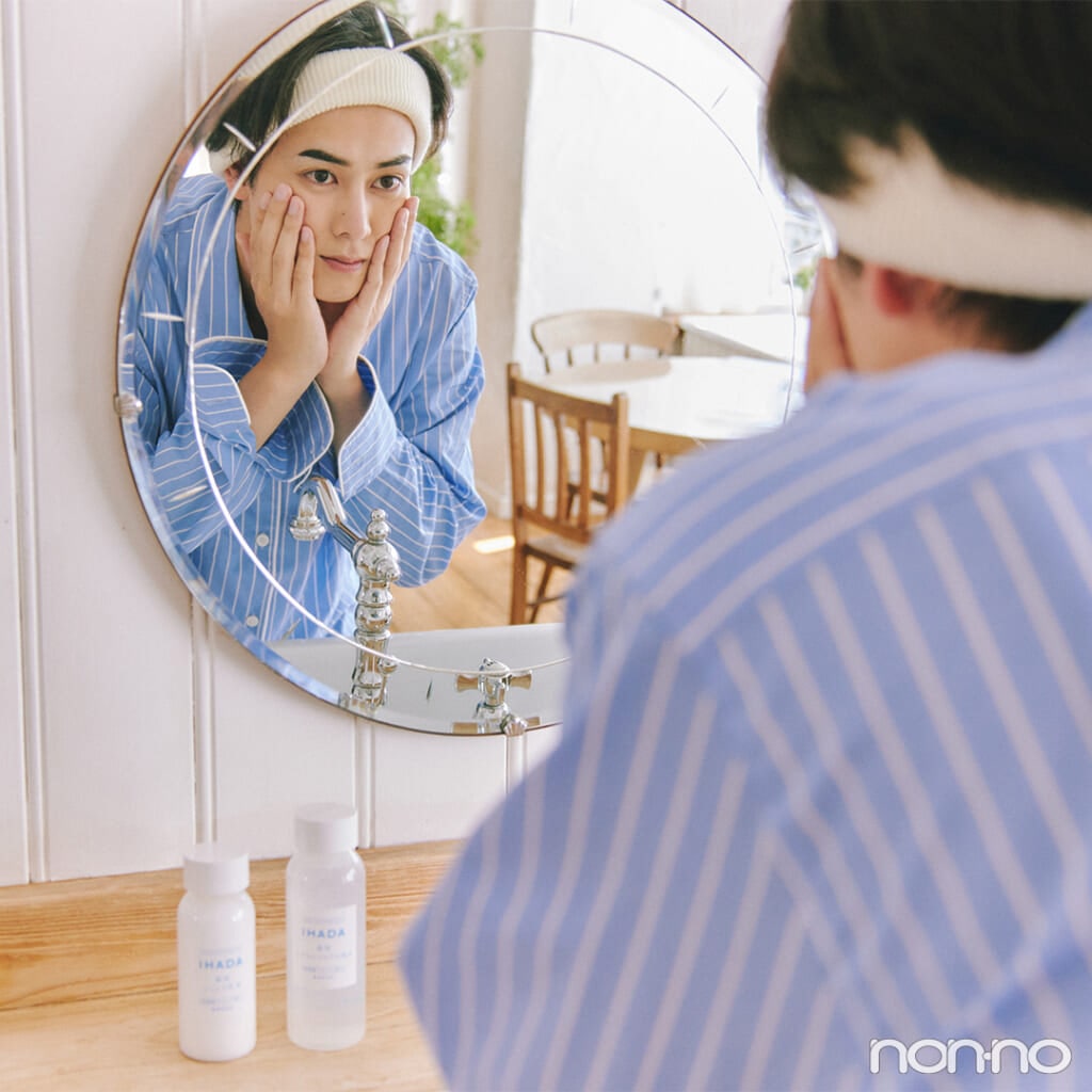 前田大輔さんと、イハダで肌荒れ対策。「『とてもしっとり』タイプを愛用中です」