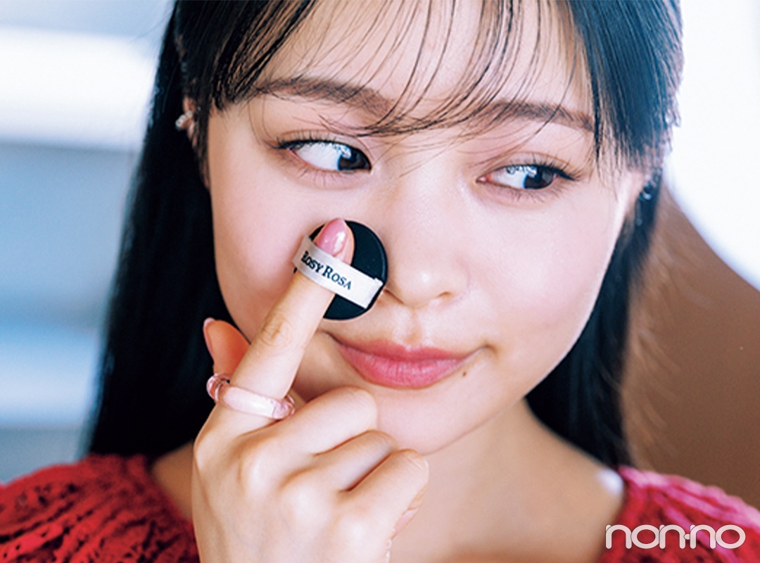 ベースメイクの直し方　パフでテカリもリセット！ ROSY ROSA（ロージーローザ）マルチファンデパフ＜プチサイズ＞ 林芽亜里