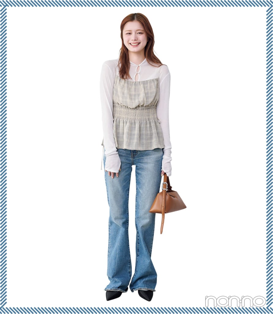 MOUSSY
MVS FLAREのデニムをはいた紺野彩夏