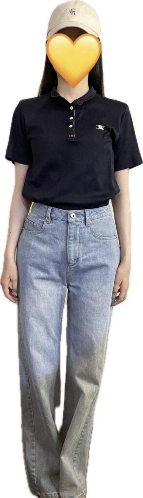 デニムでスポーティーなコーディネート