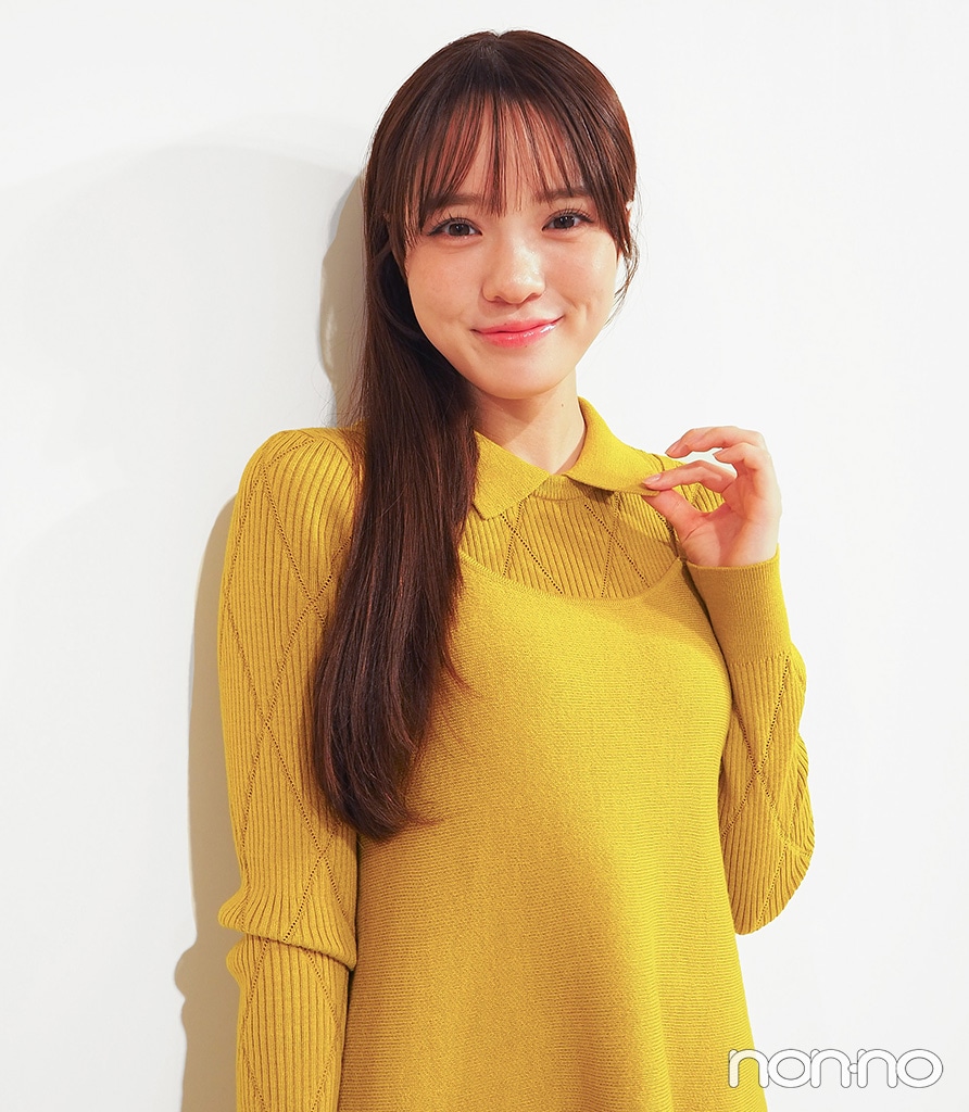 「2ピースニットミニワンピース by rokh」カラー: 47 YELLOWの襟元