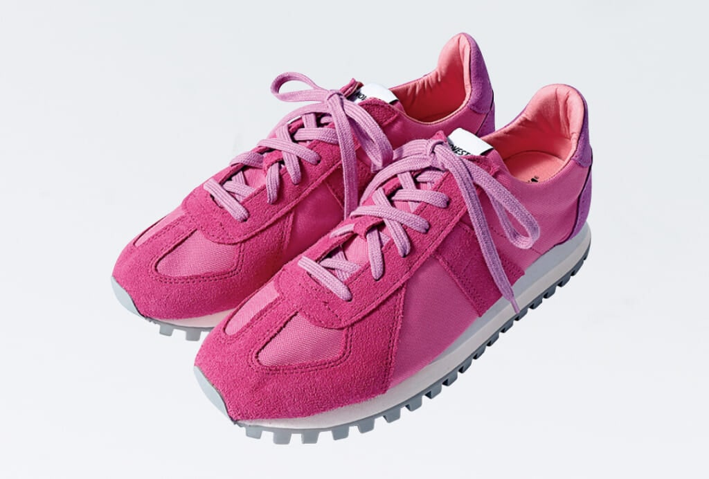 ノヴェスタの濃いピンクスニーカー「GERMAN TRAINER TRAIL ROUGE」