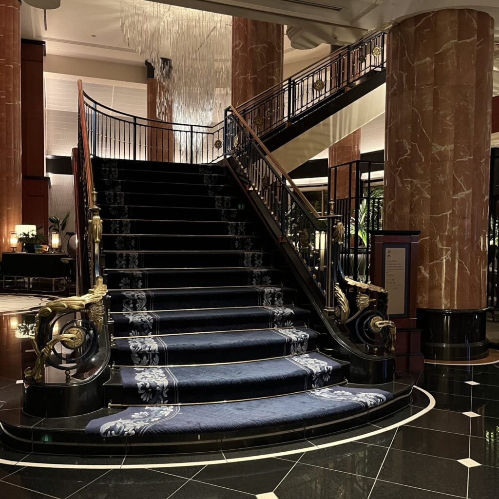 ウェスティン東京　ロビー　階段