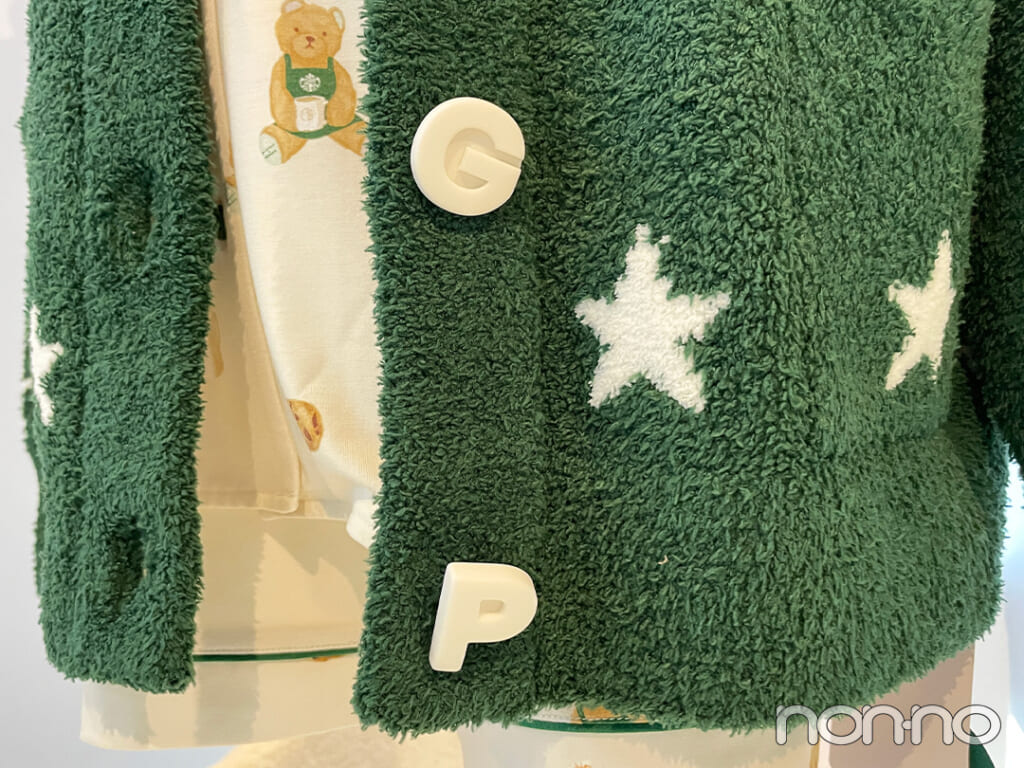 『gelato pique パウダースタージャガードカーディガン グリーン』のボタン