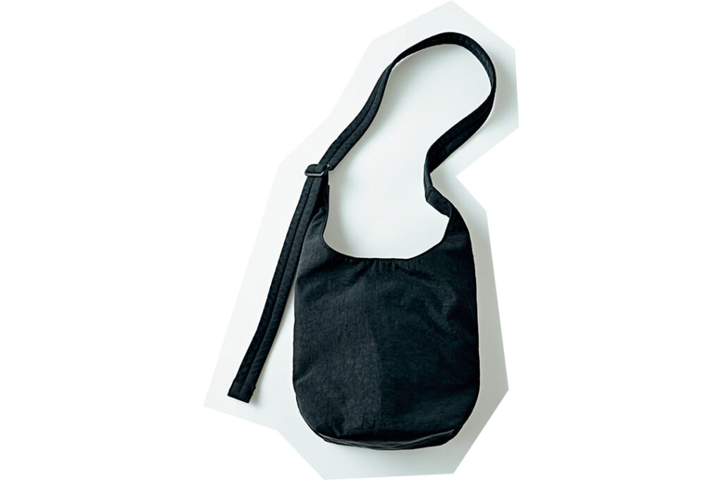機内持ち込みバッグにおすすめのBAGGUのショルダーバッグ