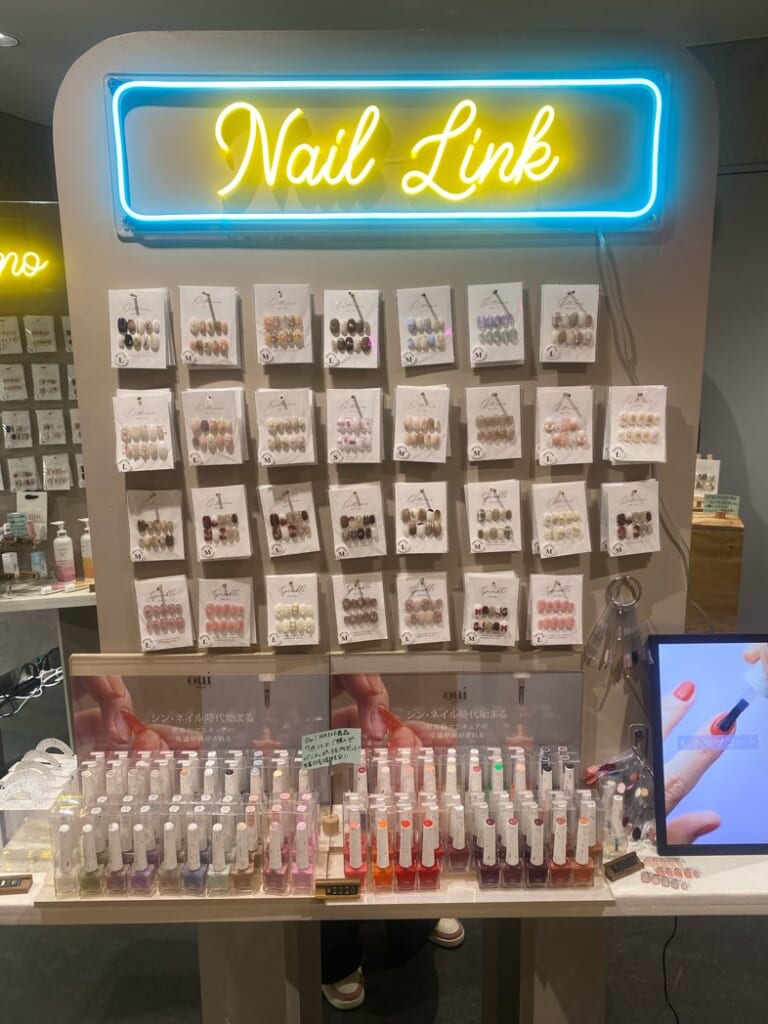 ottimoのネイルチップの商品棚