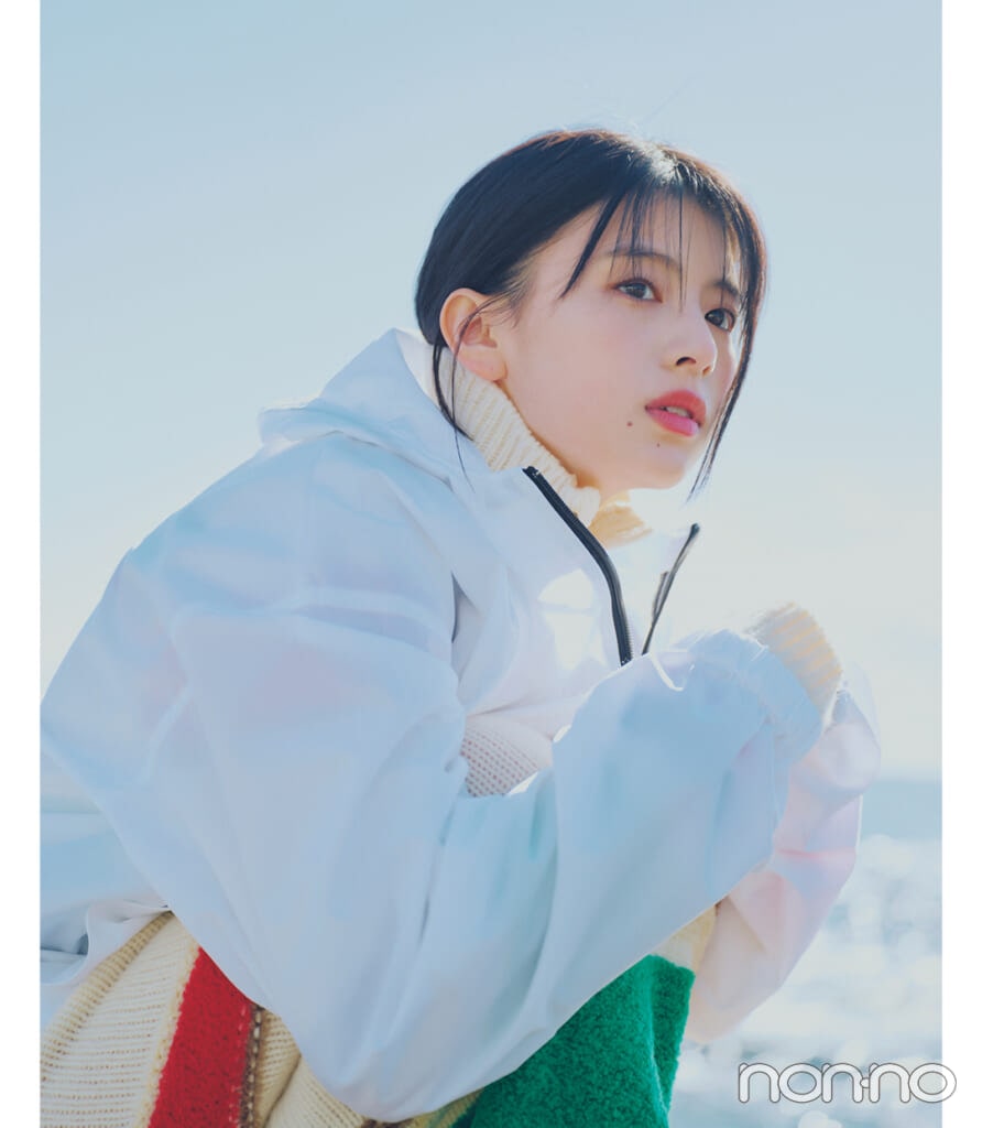 海で遊ぶ出口夏希2