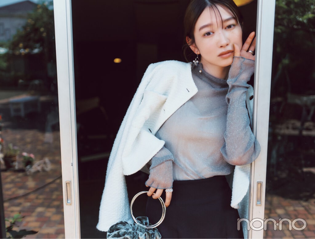 スパークルなラメ混の長袖で令嬢ヒロイン風コーデ