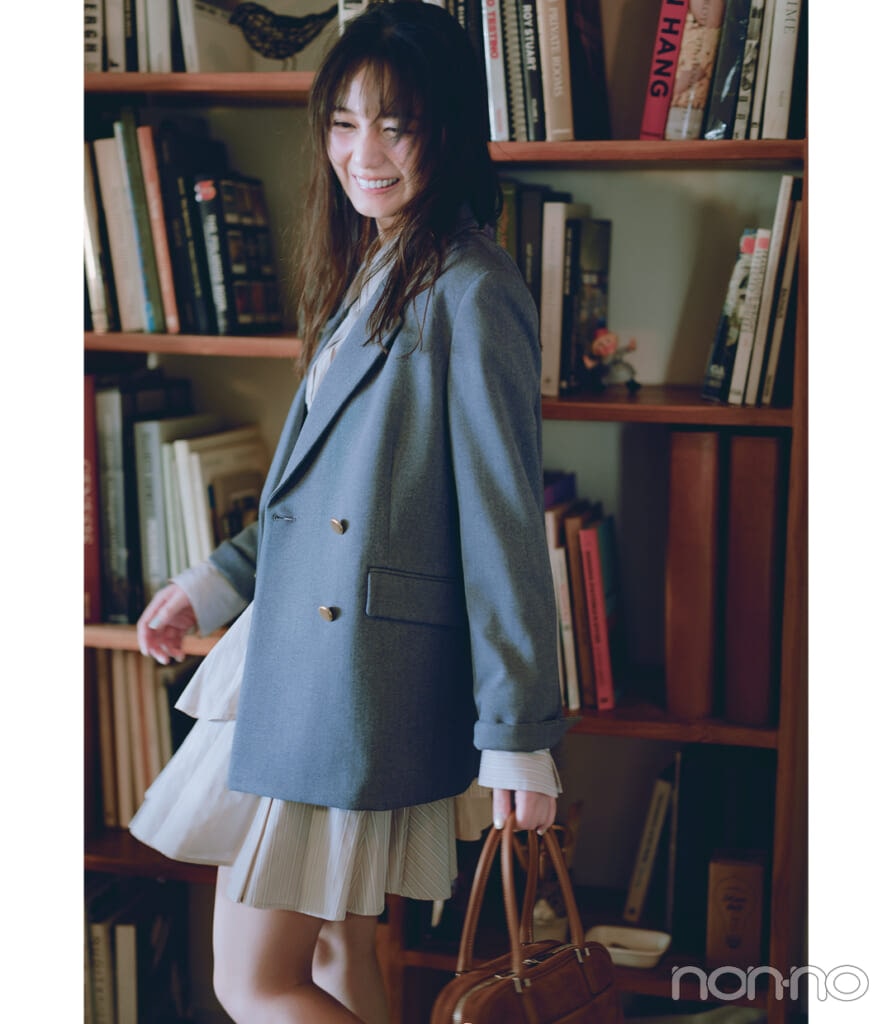 小坂菜緒の春ジャケット×ミニスカートコーデ