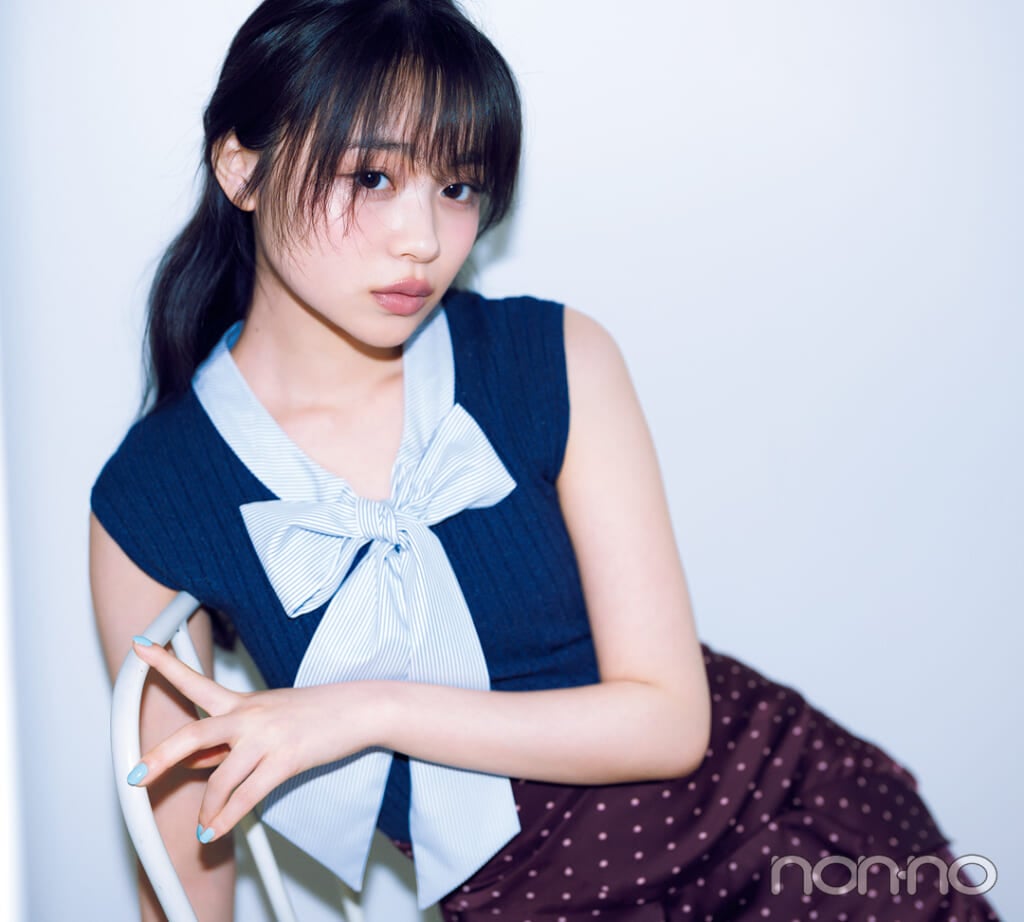 林芽亜里の令嬢ネイビーモデルカット　リボンつきノースリ