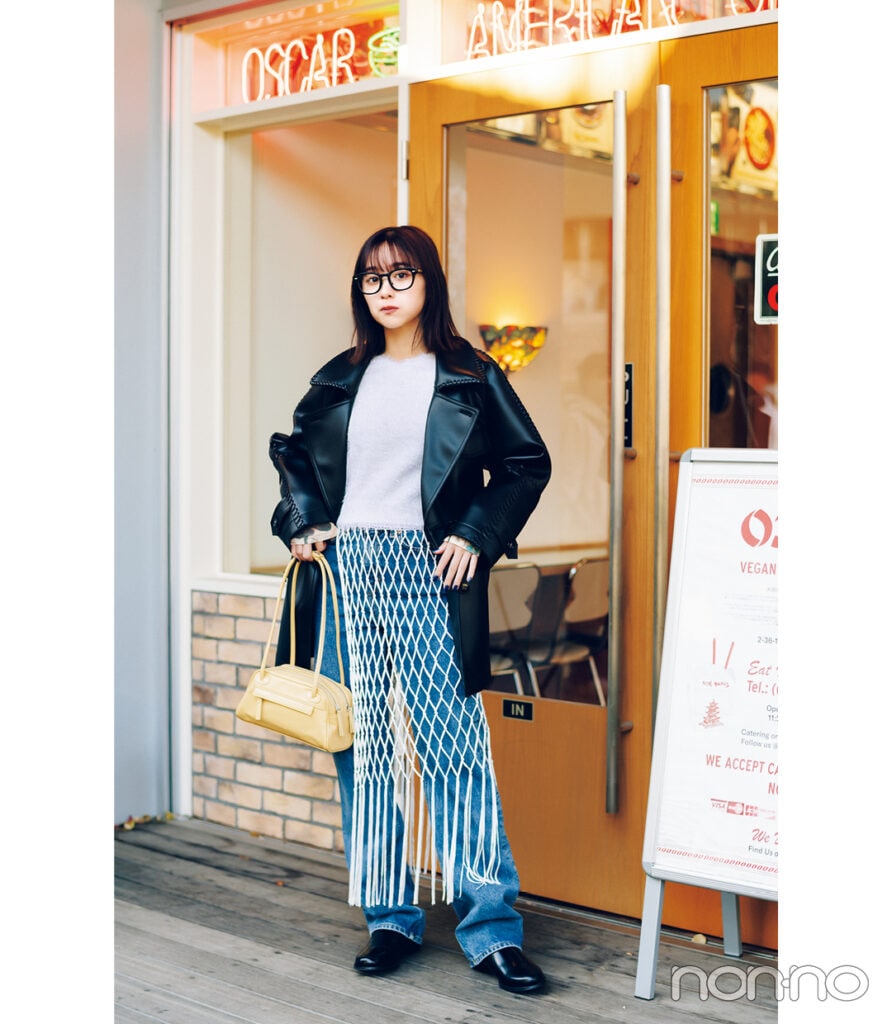 【ディズニーコーデ】デニムパンツ×レザージャケット×革靴