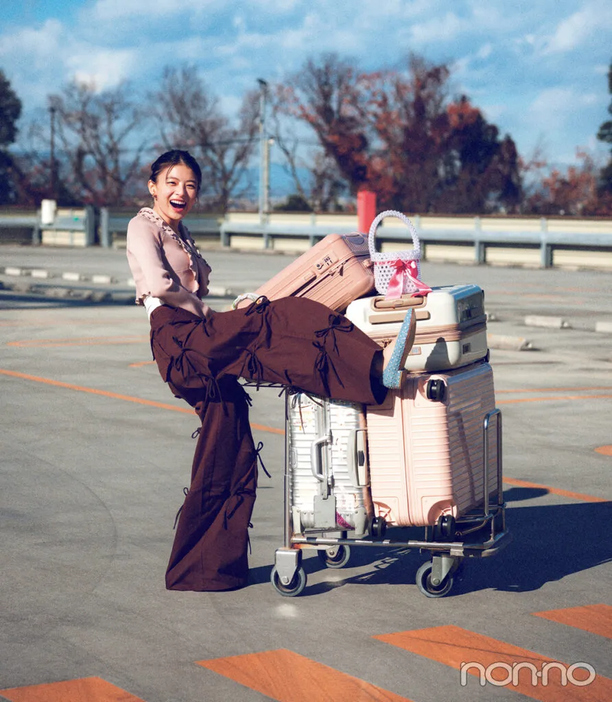 出口夏希の大学生の一週間コーデ、日曜日のワイドパンツスタイル