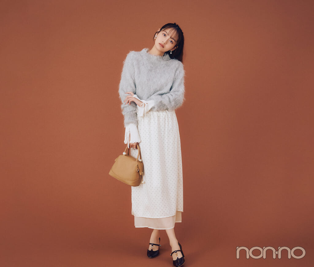 リリー ブラウンのラメシャギーニットプルオーバー着回しコーデ5